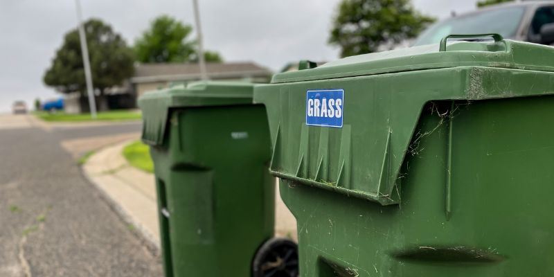 Spotlight Template - Grass Tipper Can